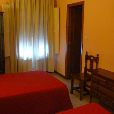 Hostal El Centro Huesca Room photo
