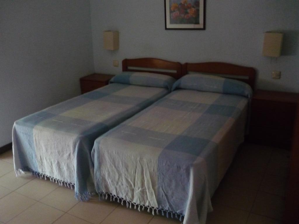 Hostal El Centro Huesca Room photo